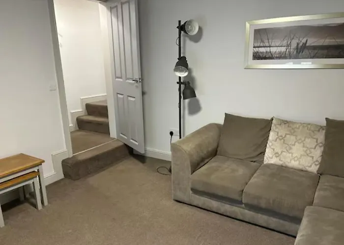 Unique, Large 2 Bedroom Flat