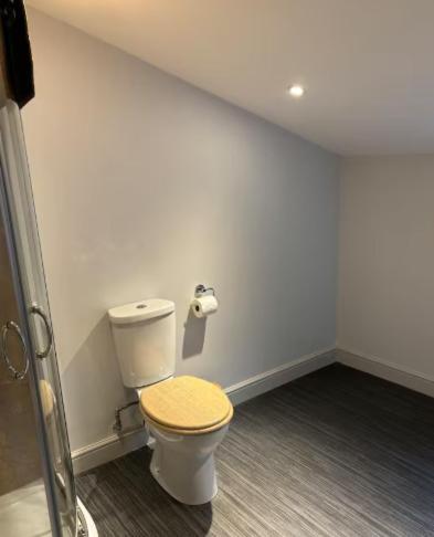 Unique, Large 2 Bedroom Flat Apartment *