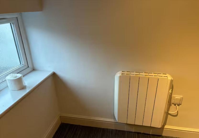 Unique, Large 2 Bedroom Flat Apartment *